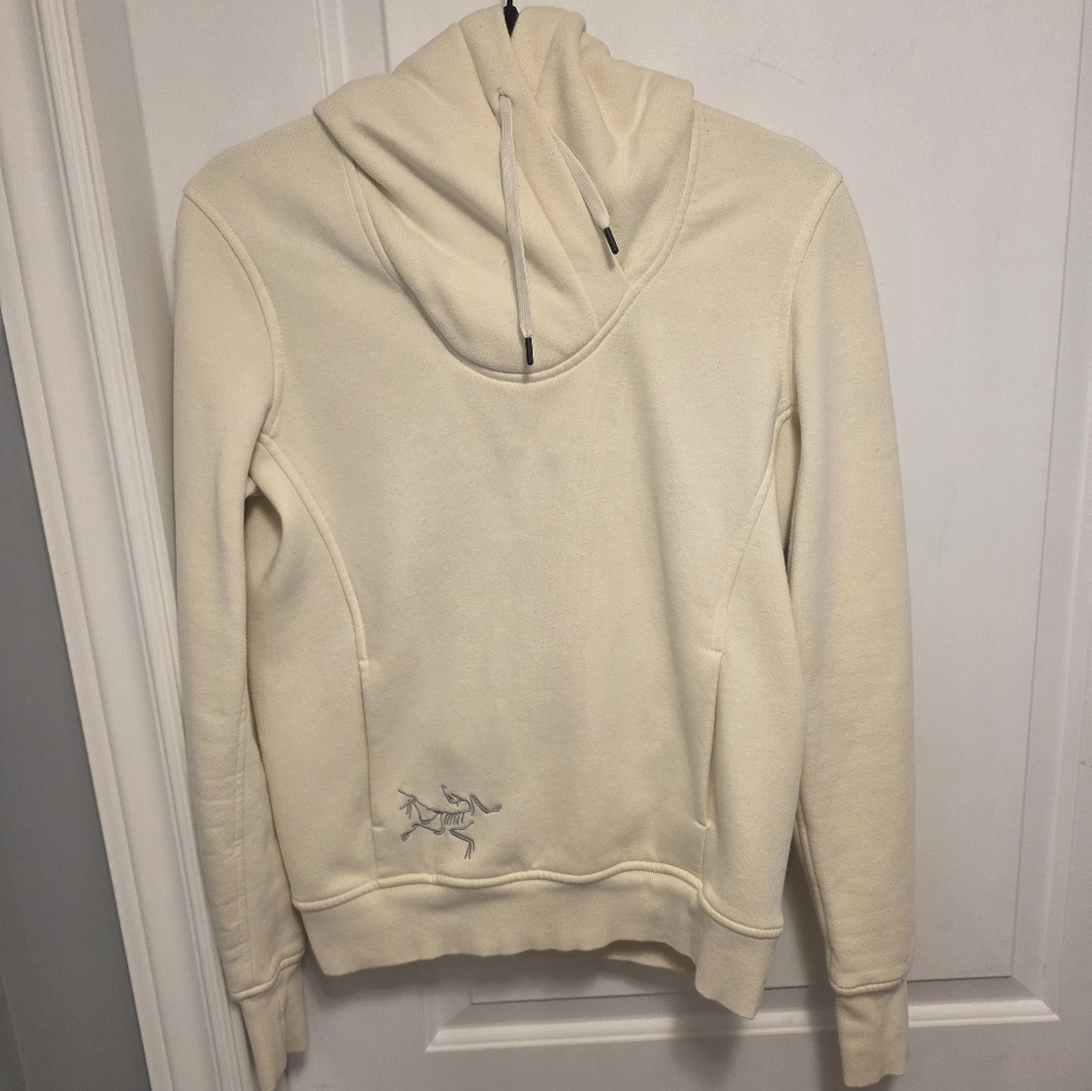 Women's Cream Arcteryx Hoodie Size M